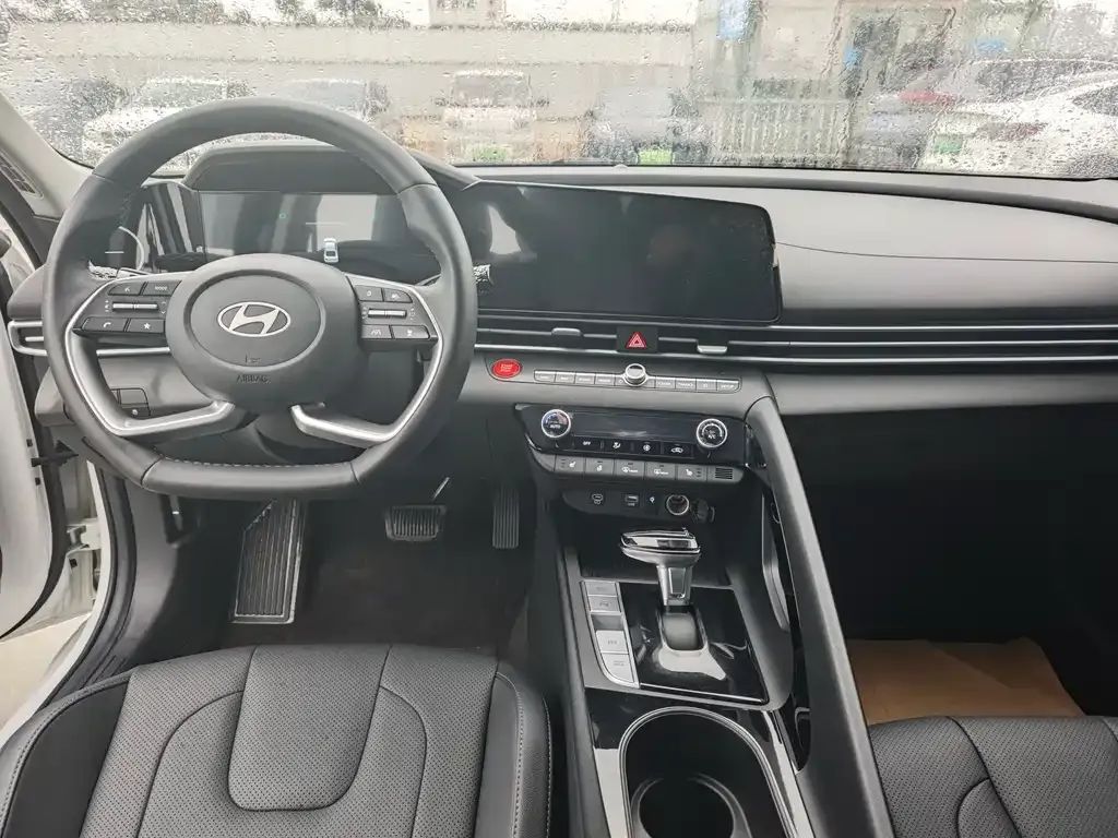 Hyundai Elantra — фото 3