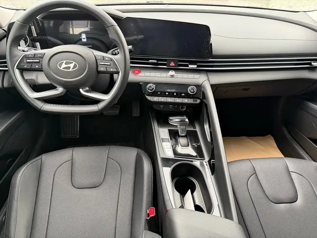 Hyundai Elantra — фото 7