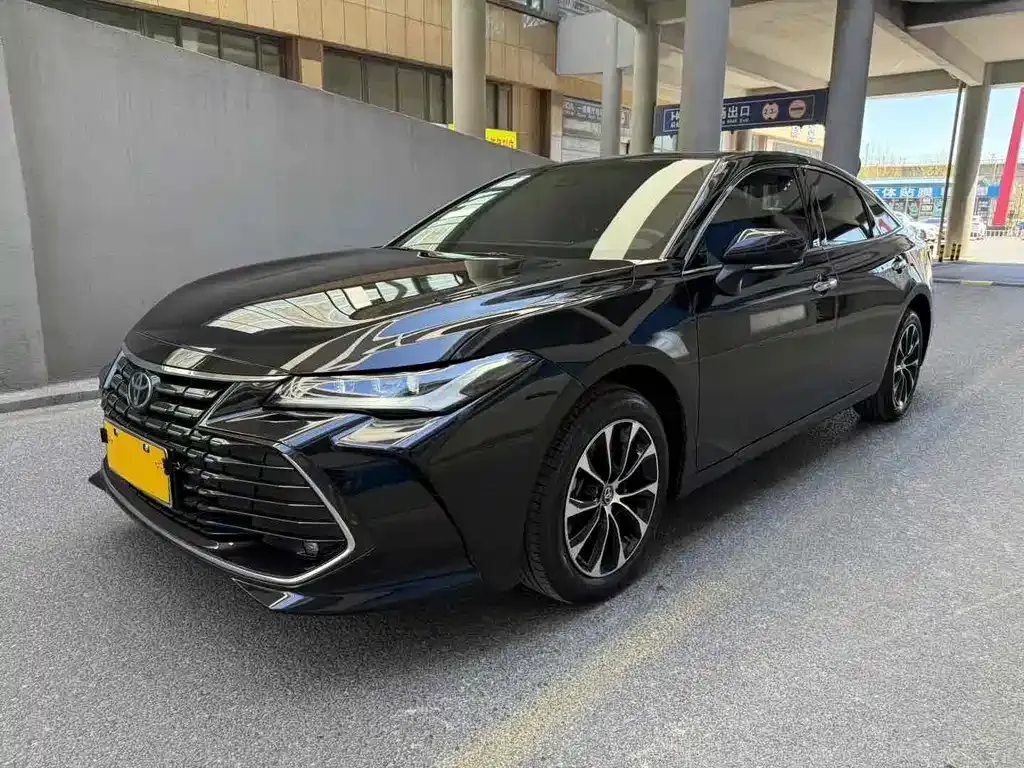 Toyota Avalon — фото 1