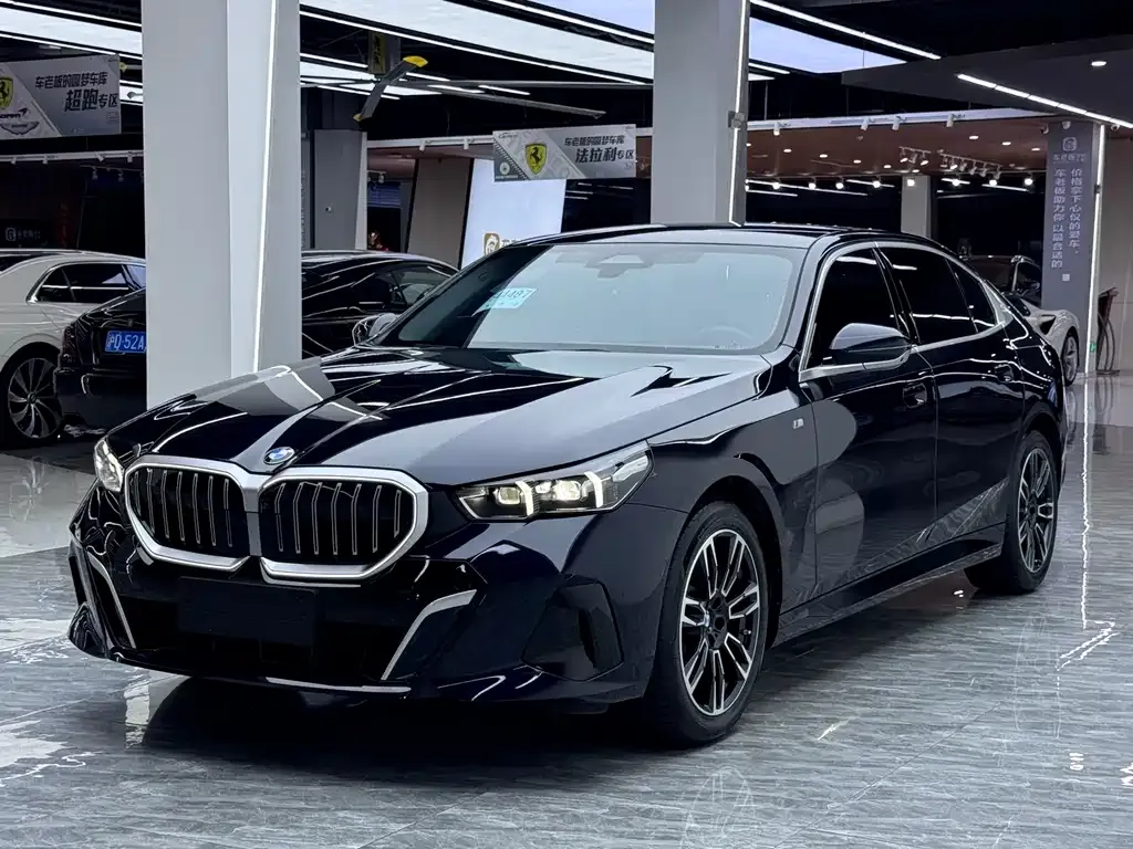 BMW 5 Series — фото 1