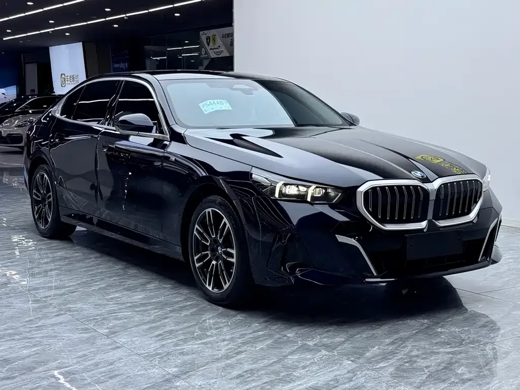 BMW 5 Series — фото 5