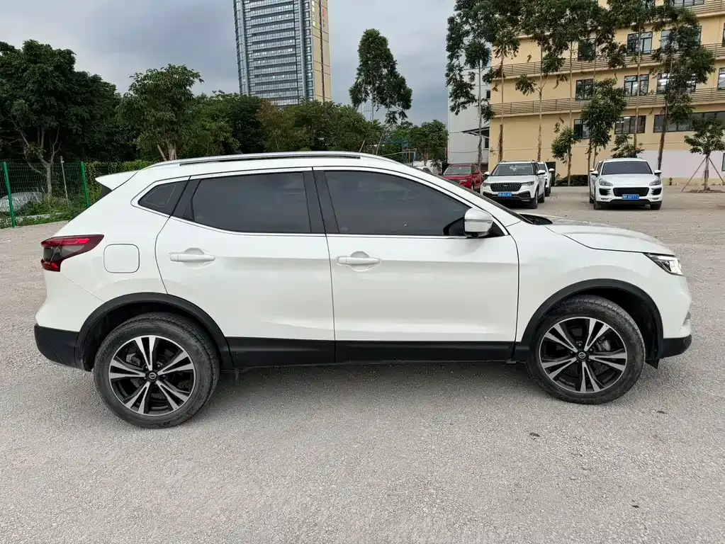Nissan Qashqai — фото 9