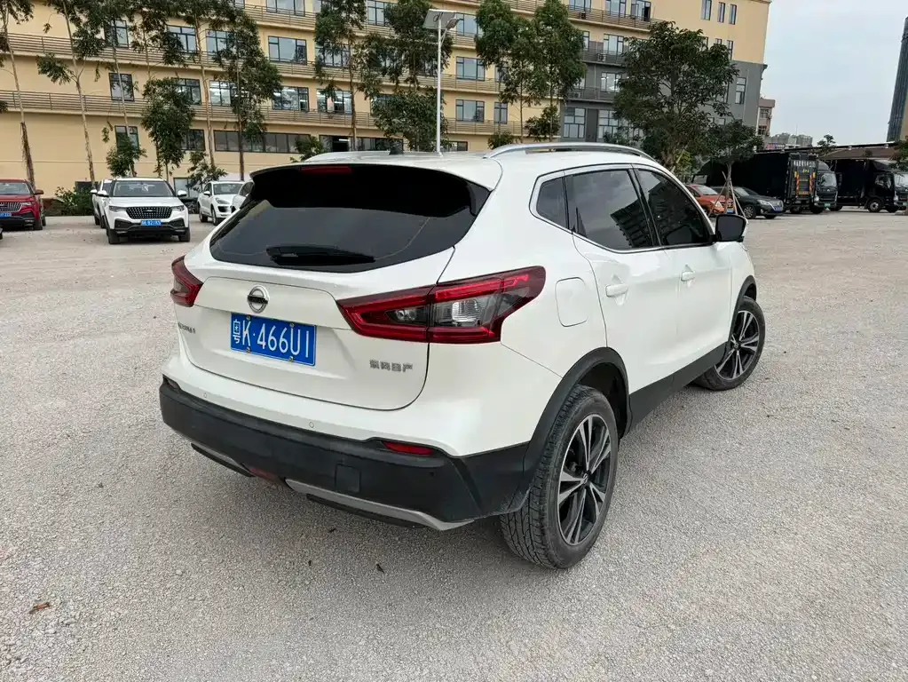 Nissan Qashqai — фото 10