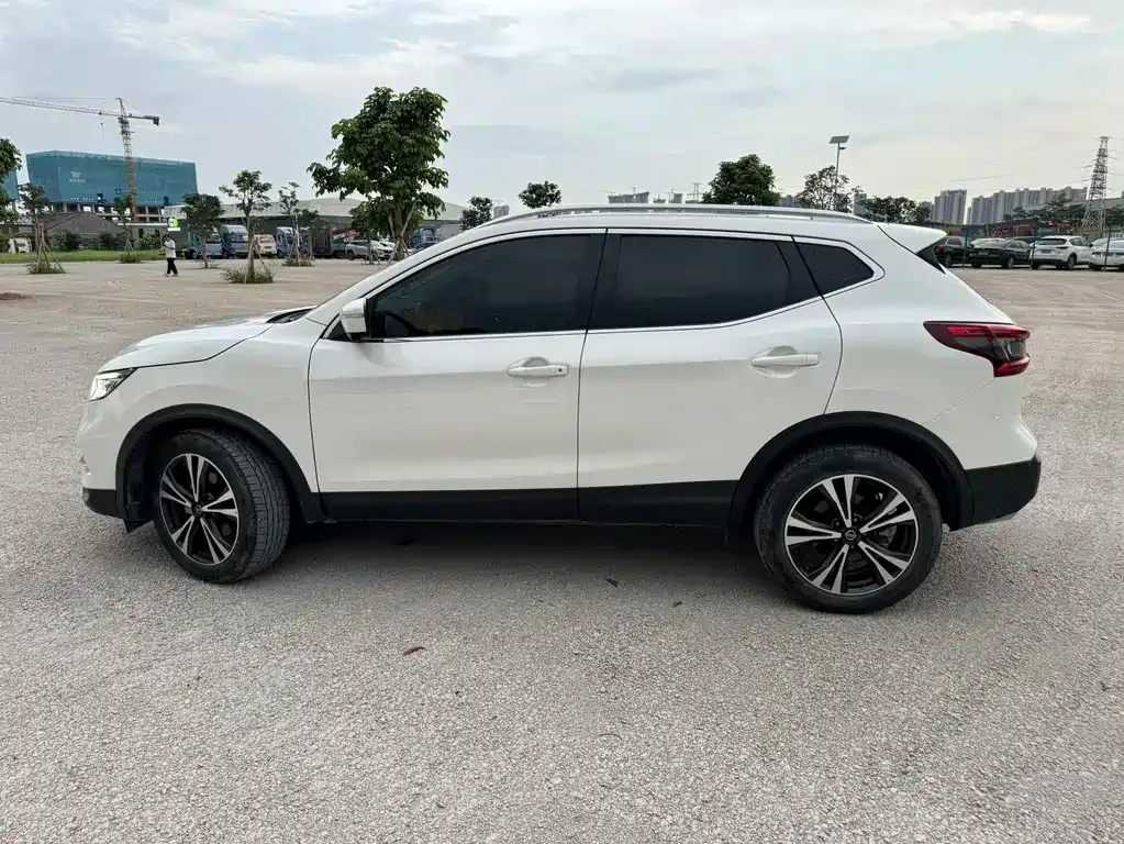 Nissan Qashqai — фото 8