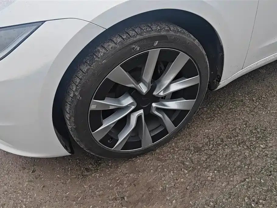 Tesla Model 3 — фото 10
