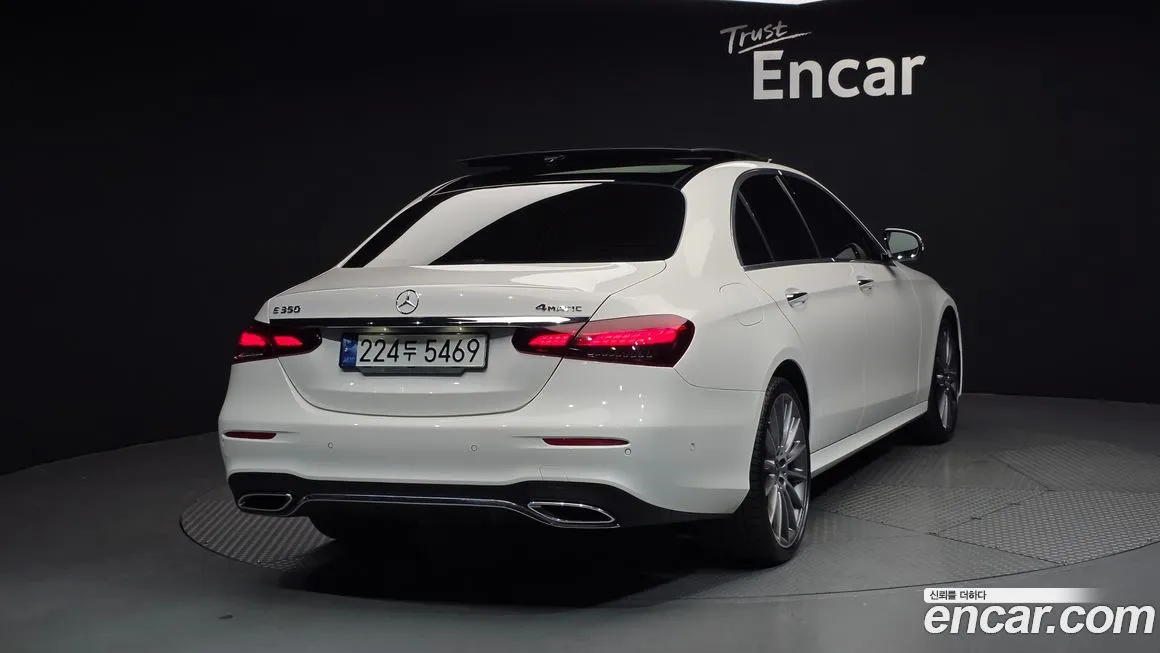 Mercedes-Benz E-Class — фото 10