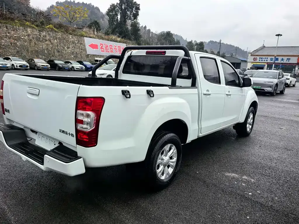Isuzu RE-MAX 2024 из CN, фото 3