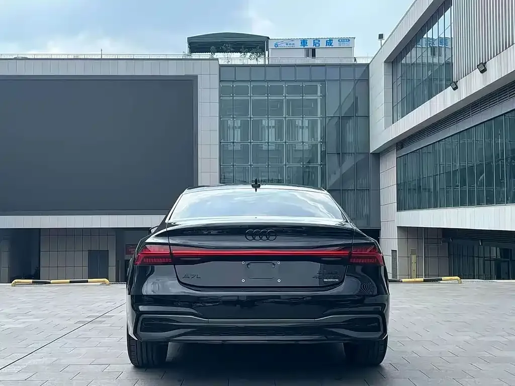Audi A7L — фото 2