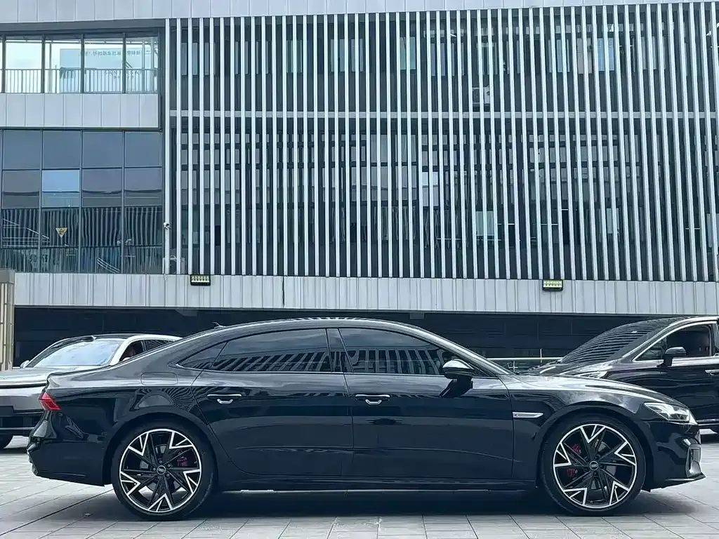 Audi A7L — фото 6