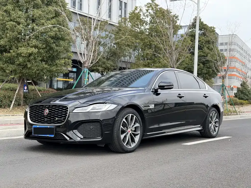 Jaguar XFL — фото 1
