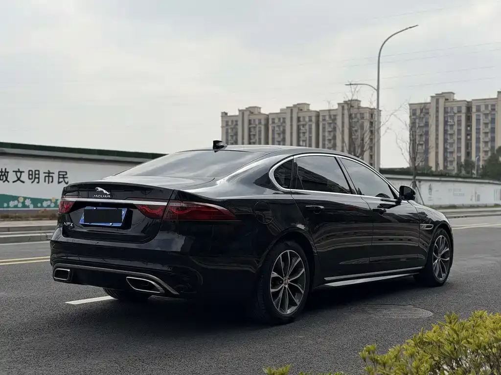 Jaguar XFL — фото 2