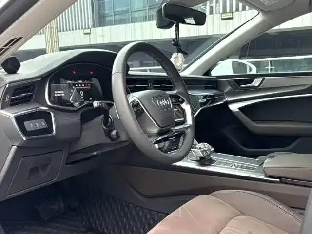 Audi A7L 2023 из CN, фото 2