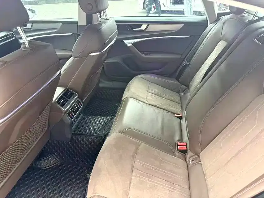 Audi A7L 2023 из CN, фото 8