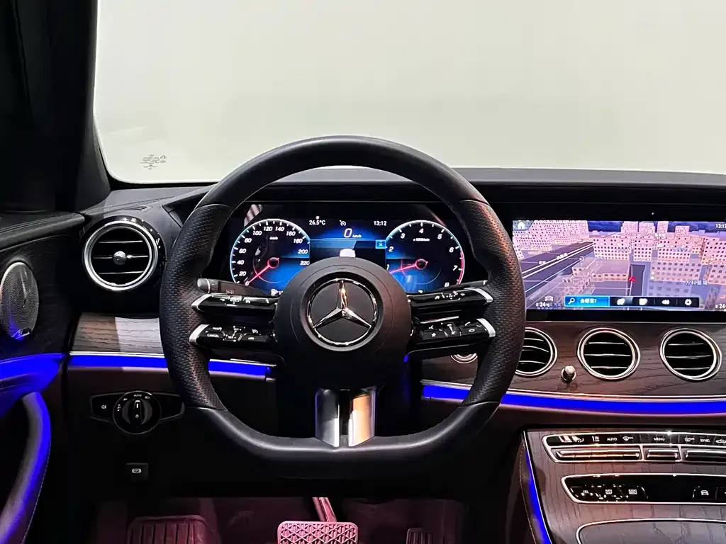 Mercedes-Benz E-Class — фото 7