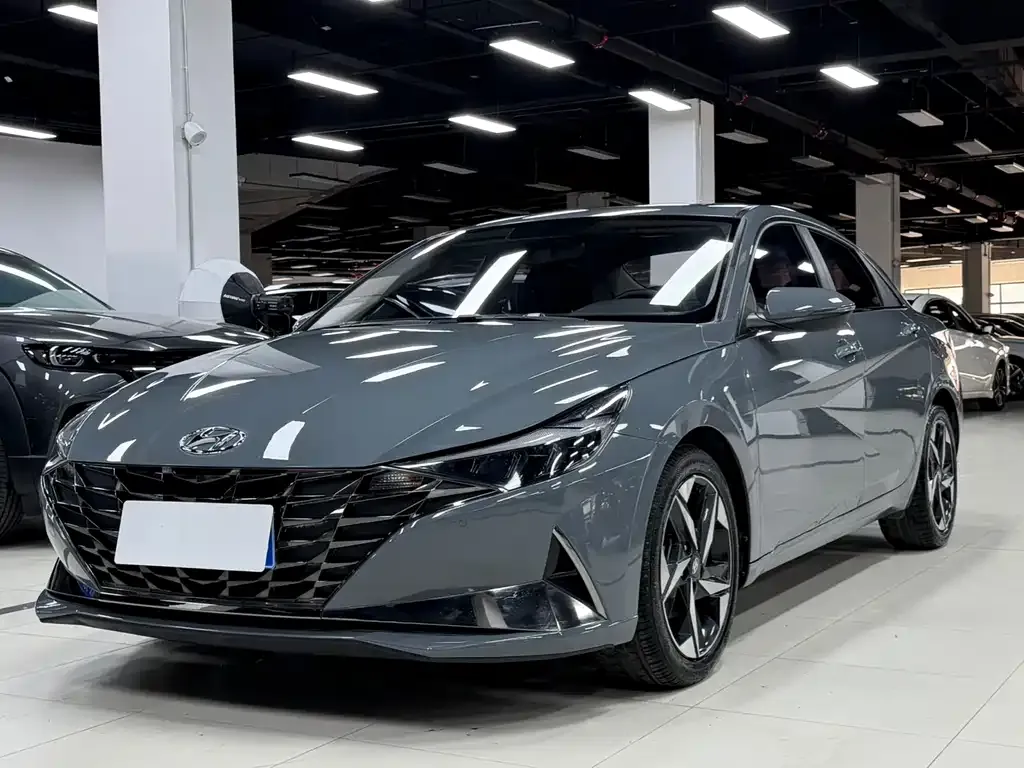Hyundai Elantra — фото 1
