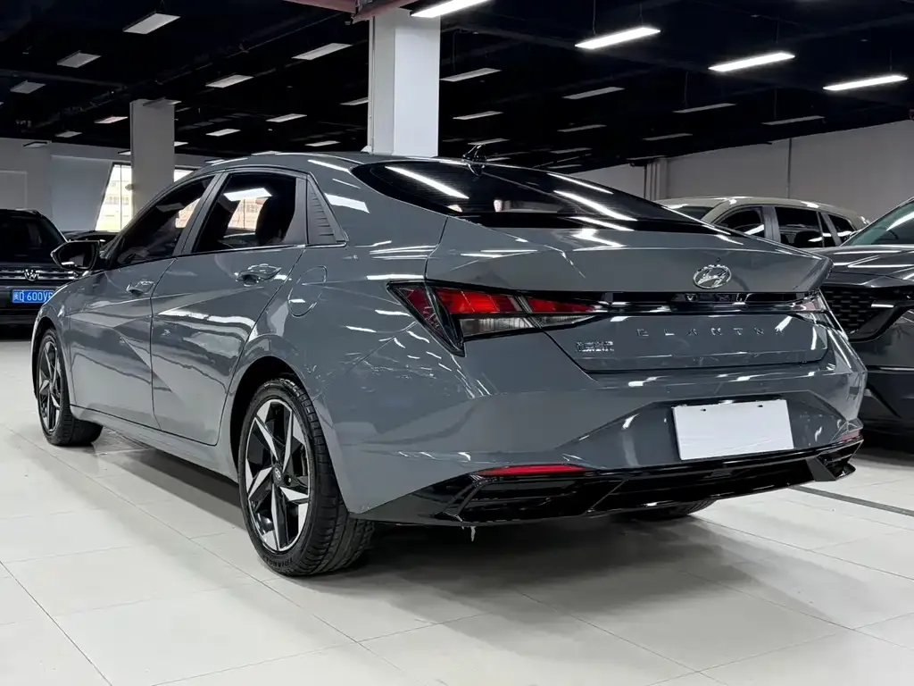 Hyundai Elantra — фото 10