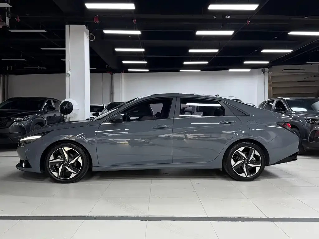 Hyundai Elantra — фото 3