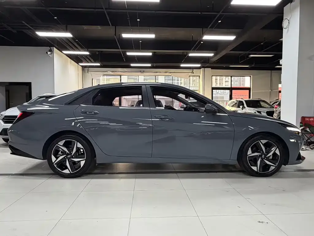 Hyundai Elantra — фото 6