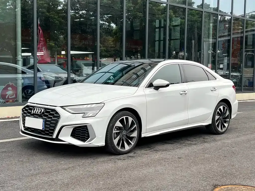 Audi A3 — фото 1