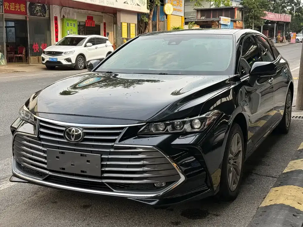 Toyota Avalon — фото 1