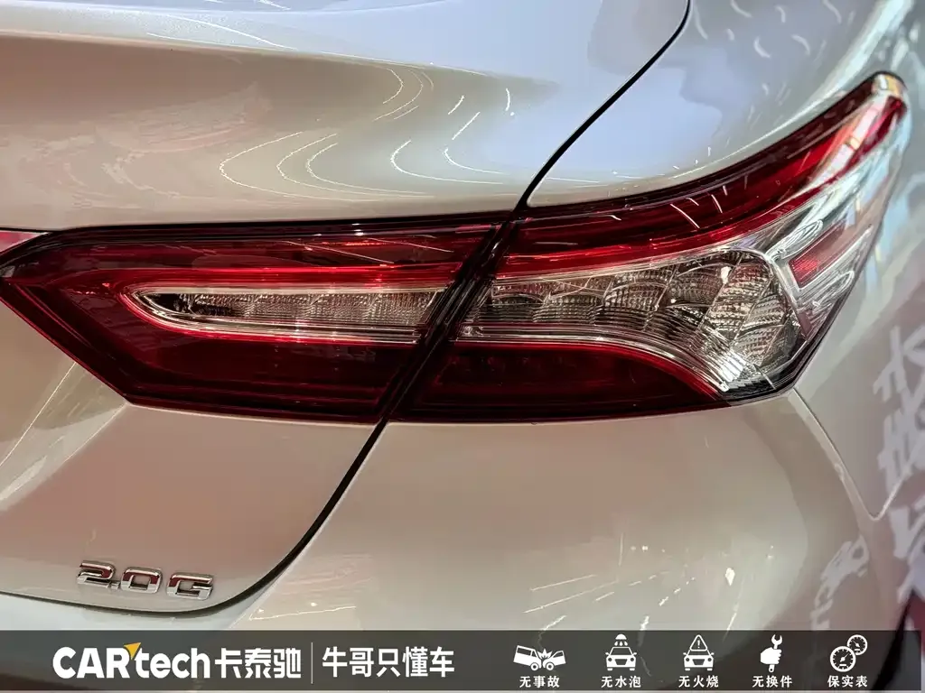 Toyota Camry — фото 10