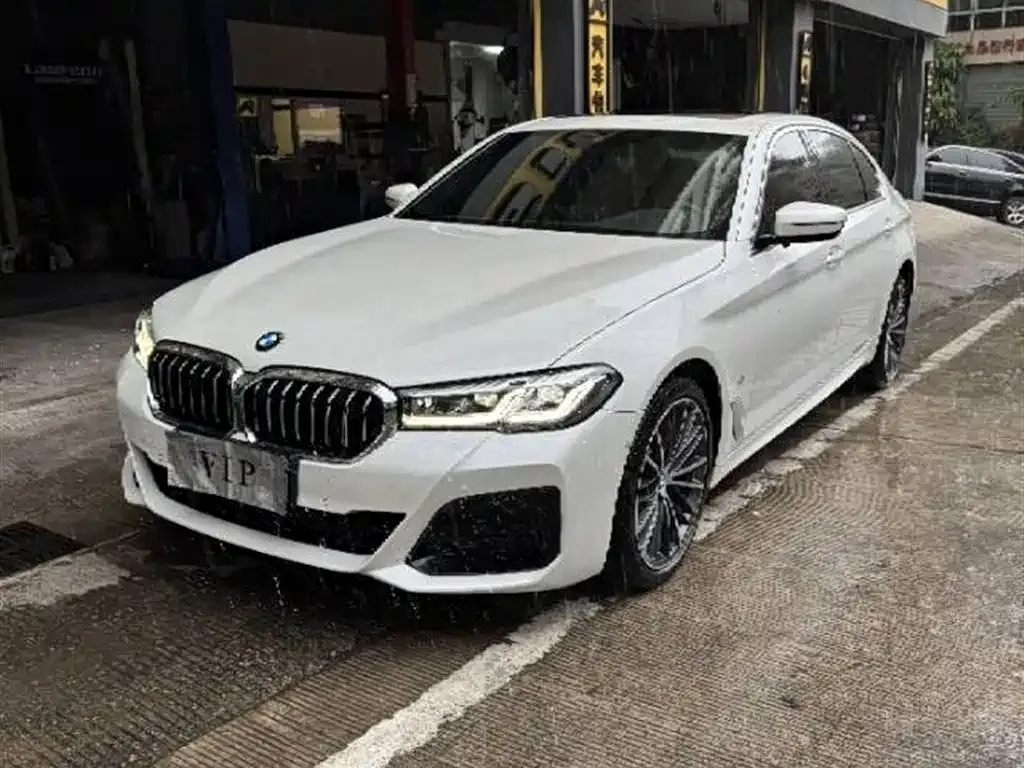 BMW 5 Series — фото 1