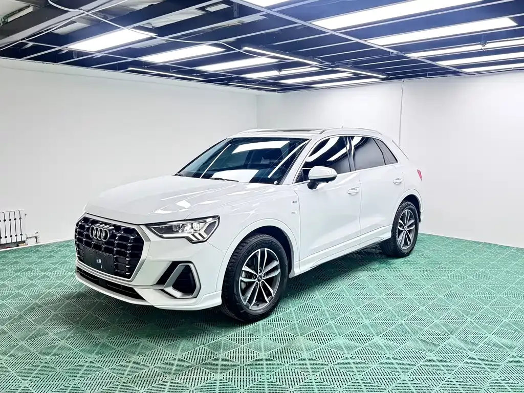 Audi Q3 — фото 1