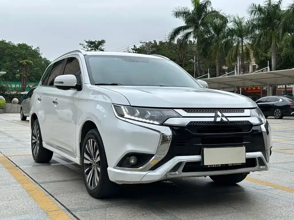 Mitsubishi Outlander — фото 2