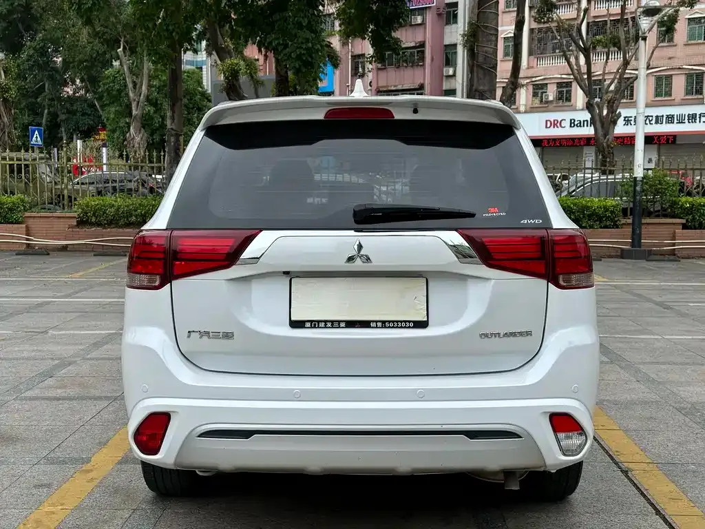 Mitsubishi Outlander — фото 4