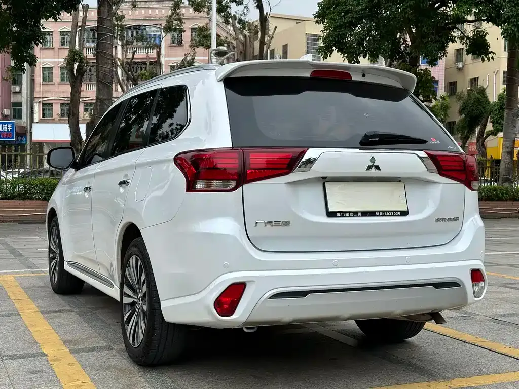 Mitsubishi Outlander — фото 3