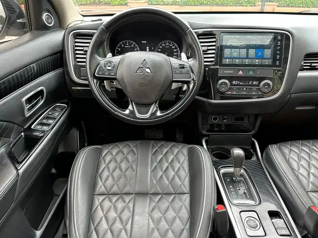 Mitsubishi Outlander — фото 9