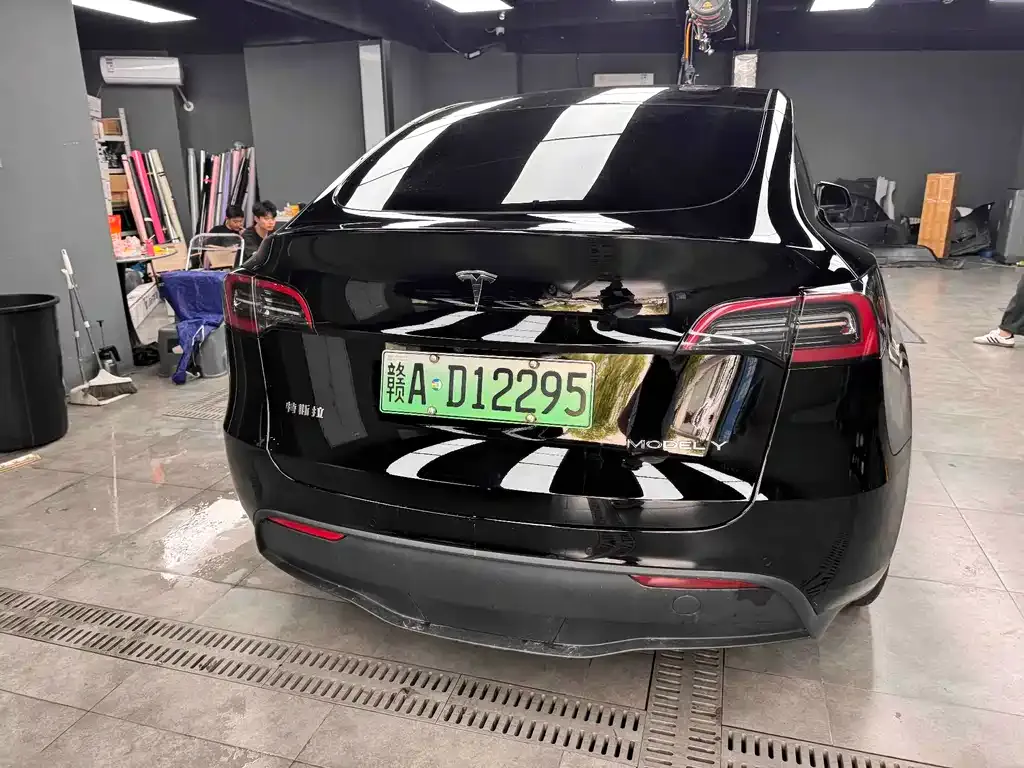 Tesla Model Y — фото 5