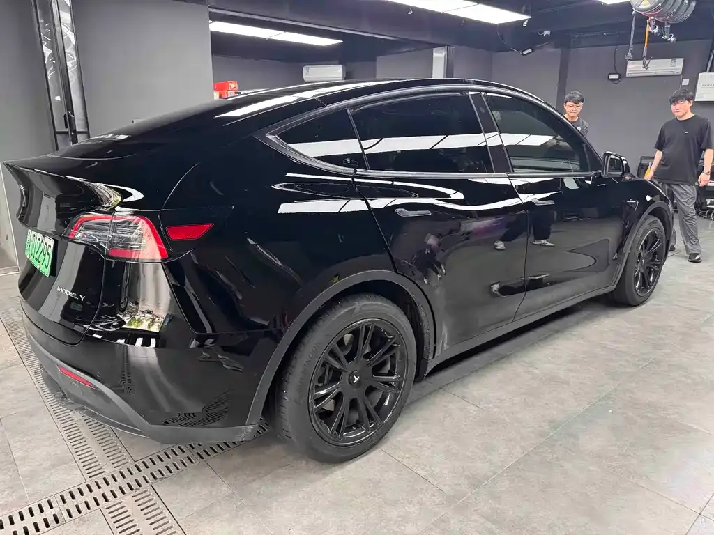 Tesla Model Y — фото 3