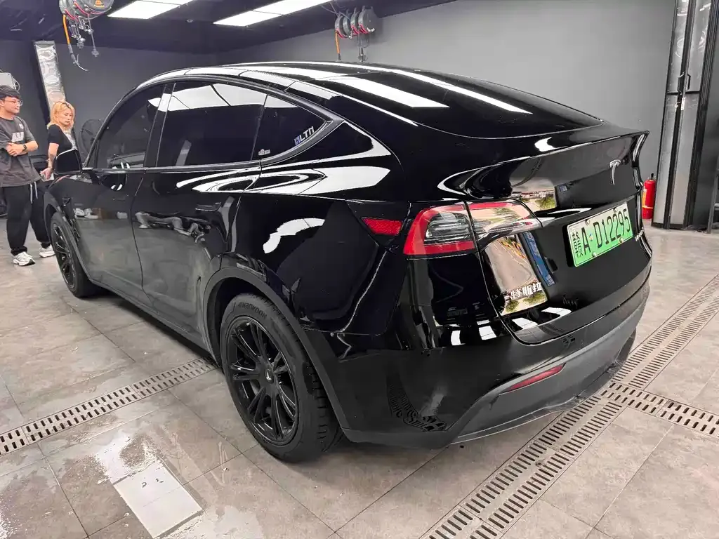 Tesla Model Y — фото 2