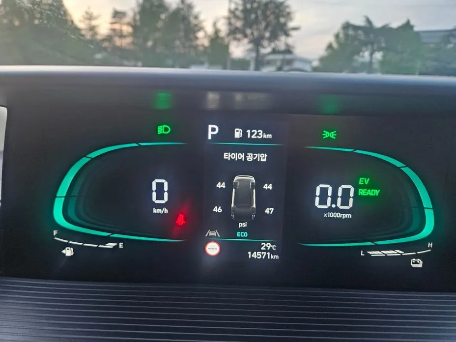 Hyundai Staria 2025 из KR, фото 3
