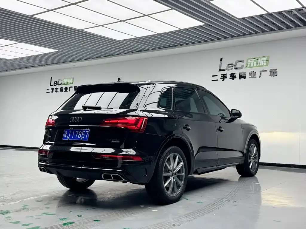 Audi Q5L — фото 9