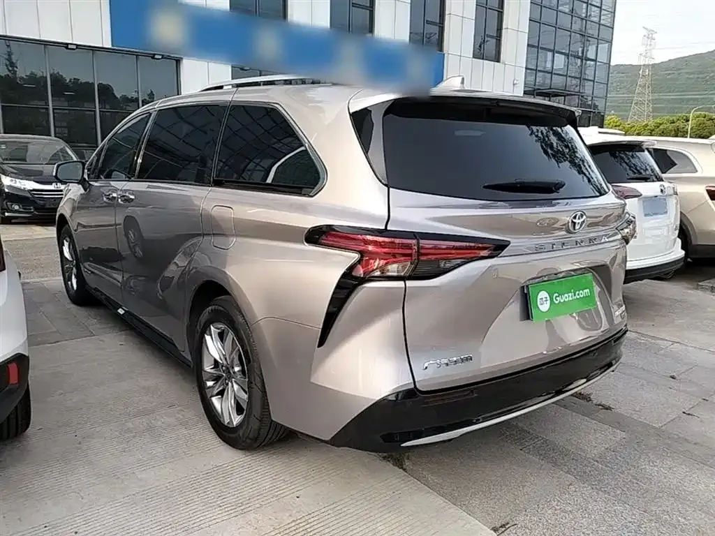 Toyota Sienna — фото 8