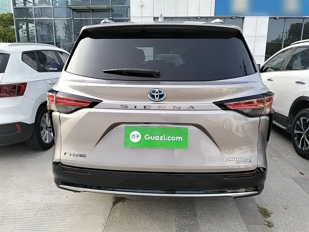 Toyota Sienna — фото 4