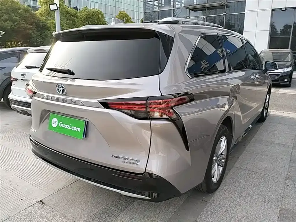 Toyota Sienna — фото 2