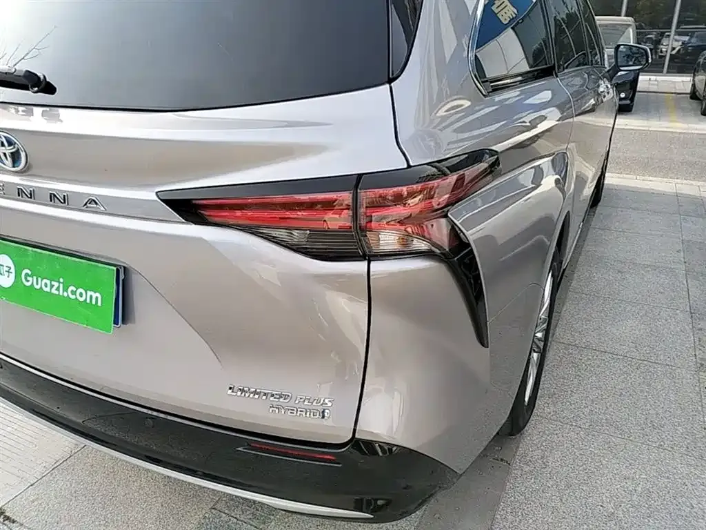 Toyota Sienna — фото 7