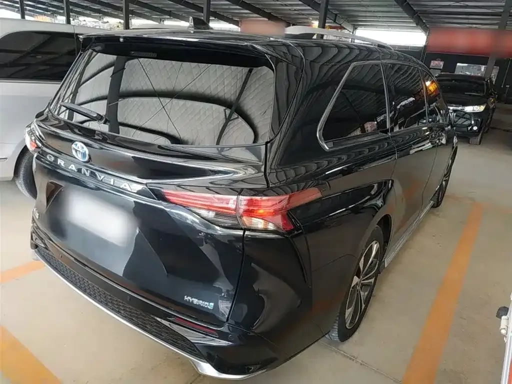 Toyota Granvia — фото 3