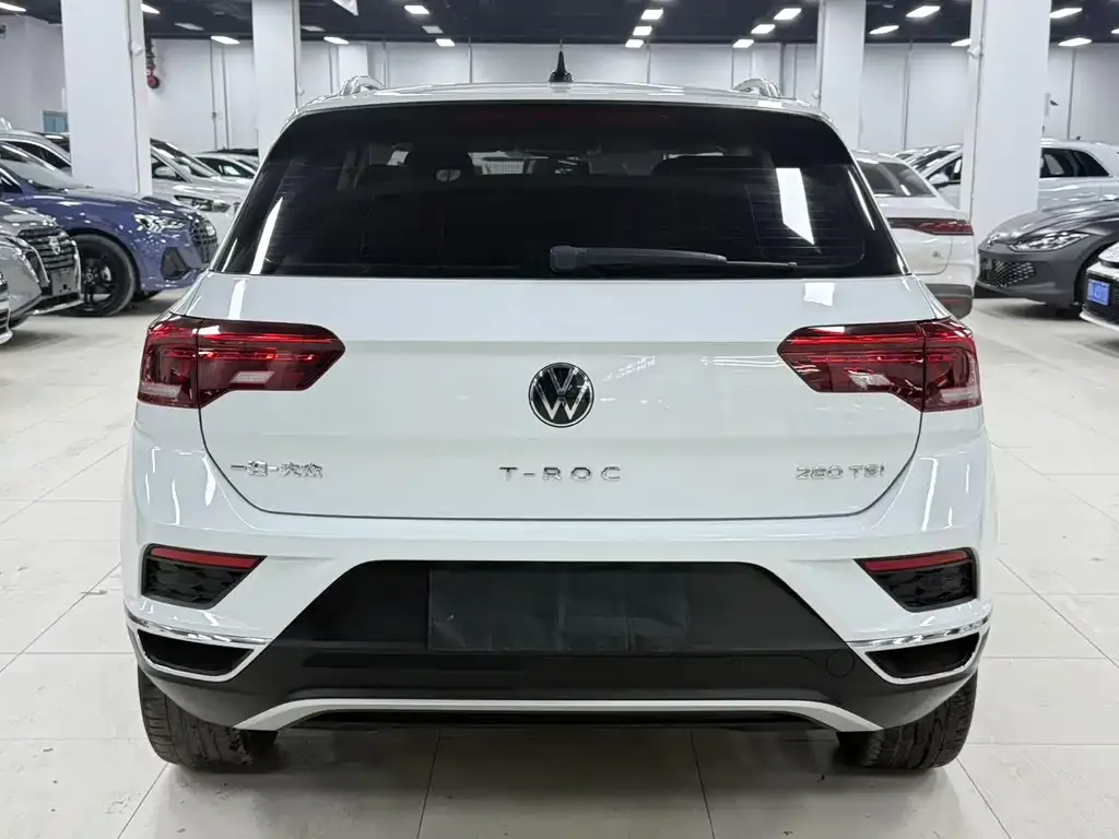 Volkswagen T-Roc — фото 10