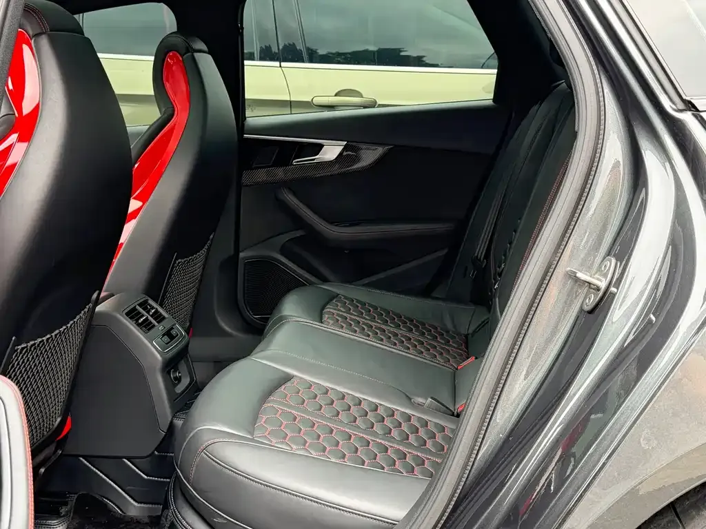 Audi RS 4 2021 из CN, фото 3