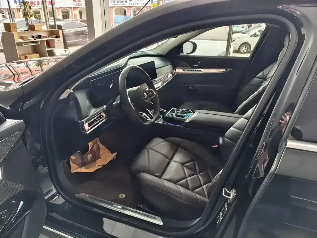 BMW 7 Series 2023 из CN, фото 5