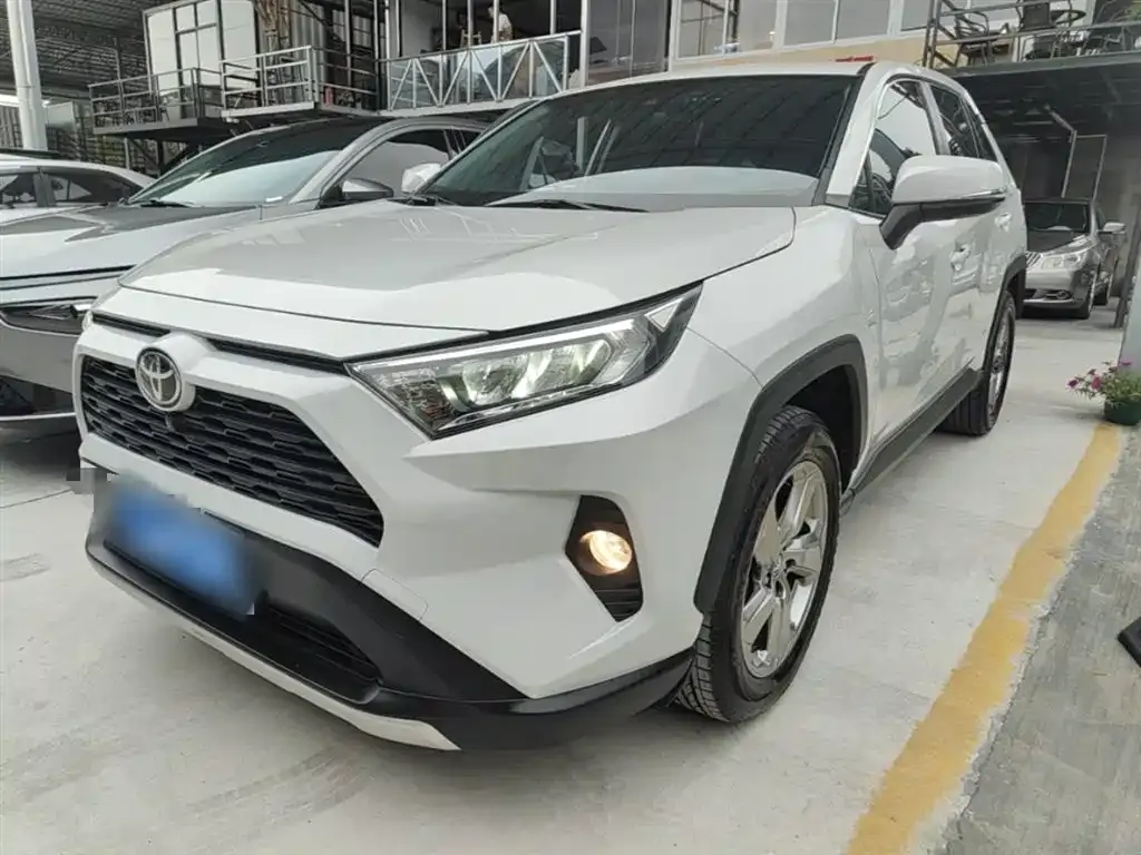 Toyota RAV4 — фото 7