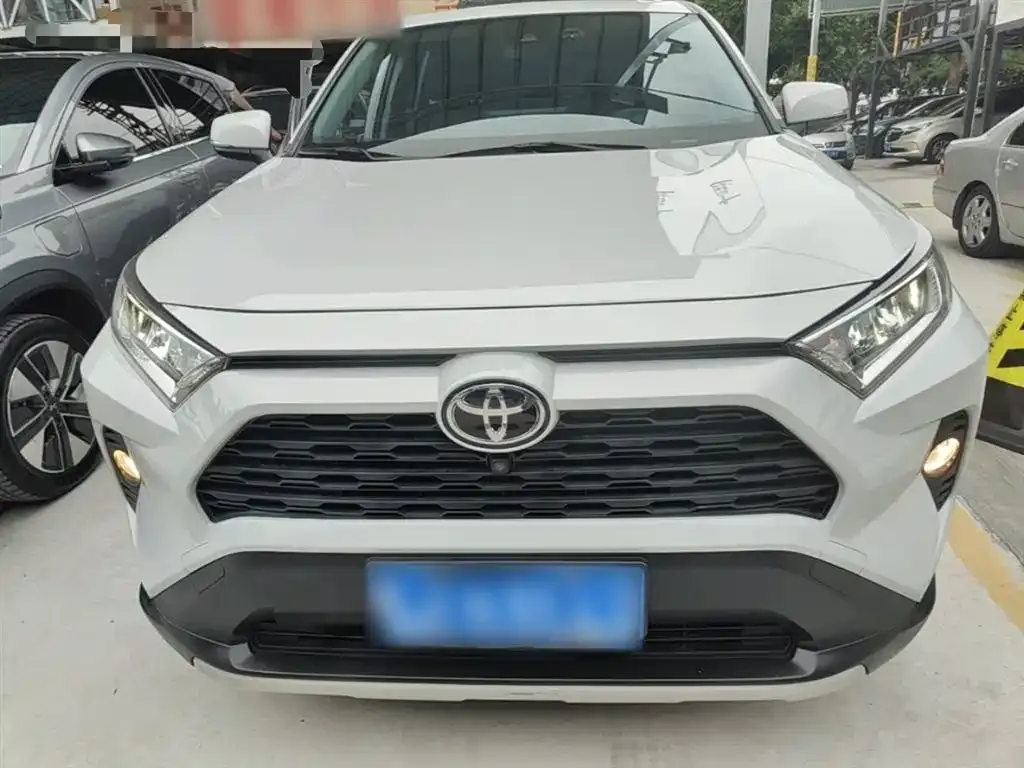 Toyota RAV4 — фото 9