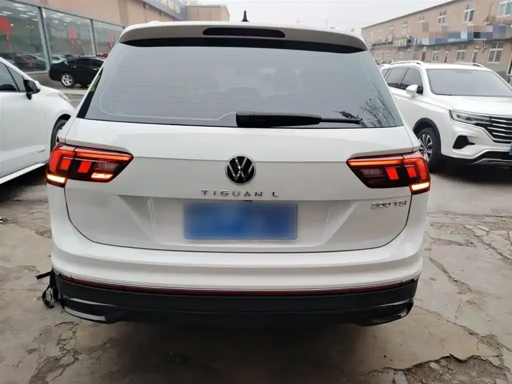 Volkswagen Tiguan L — фото 9