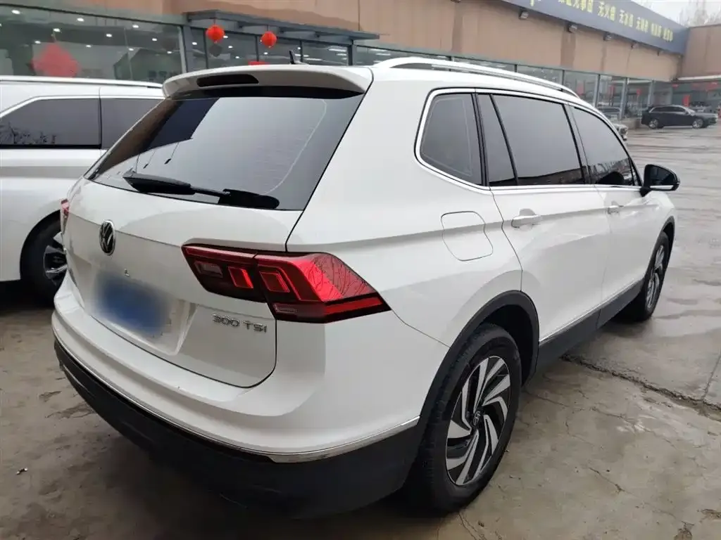Volkswagen Tiguan L — фото 5