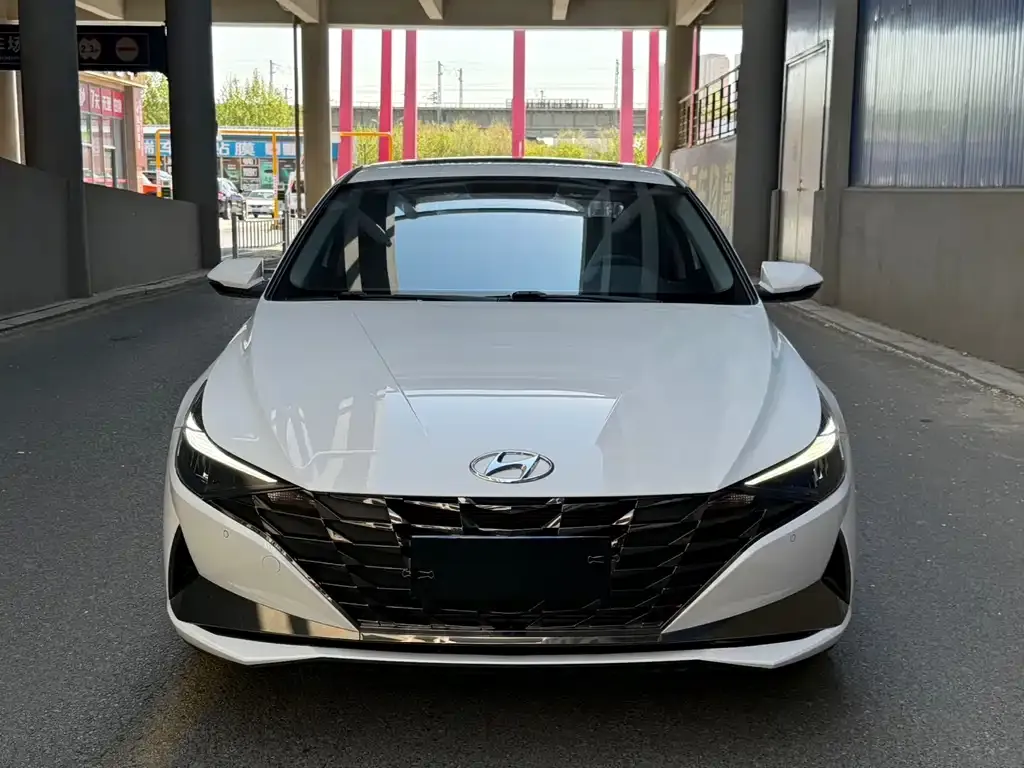 Hyundai Elantra — фото 8