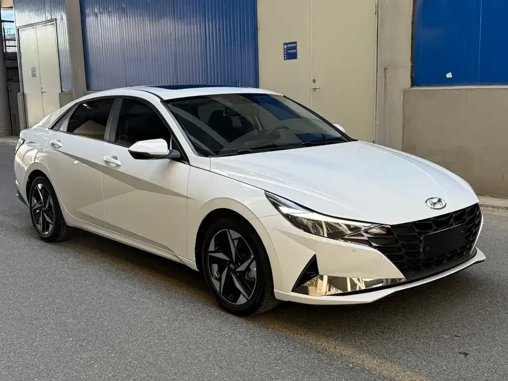 Hyundai Elantra — фото 2